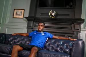 吉滕斯：首次在斯坦福桥踢球感觉很棒，喜欢球队的竞争氛围