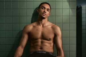 😯阿诺德为Calvin Klein拍摄内裤广告，半裸出镜大秀健美身材