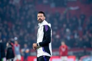 德媒：一名海登海姆球迷从看台跌落受伤，直升机降落在球场上救援