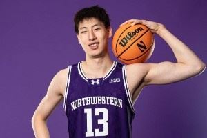 这身球衣顺眼吗？郇斯楠晒西北大学造访定妆照