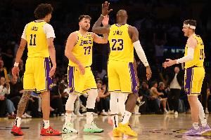 海斯：我们的队伍人才济济 如果有必要我们甚至能排出14人轮换