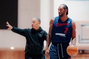 快船官方晒今日训练照：小卡持球卢指挥跑位 祖巴茨克里斯蒂微笑