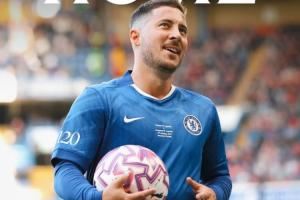 发福的肥扎！阿扌乚尔社媒晒照重返斯坦福桥：HOME