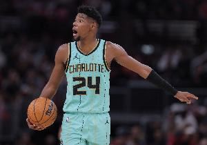 官方：布兰登-米勒遭左肩半脱位 明日缺战热火并将接受重新评估