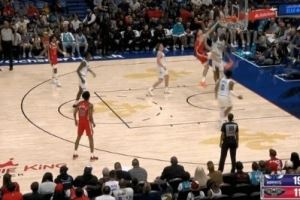 这球真漂亮!马特科维奇转身突破 单臂抡圆了隔扣赛恩-詹姆斯!