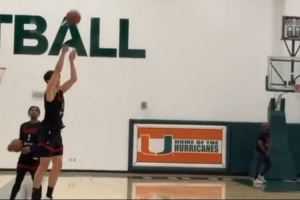 开拓者官方晒杨瀚森训练 超远弹地三分一击命中引全场欢呼!