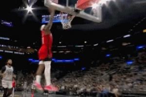 上上对抗！奥科吉贴身紧防文班不断骚扰 直接抢断快攻飞身轻扣