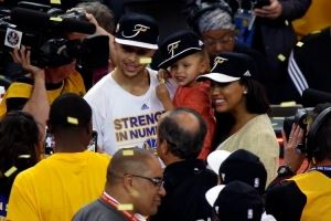 夸梅:库里打球很出色但个人生活方面很大条 库嫂有些言论欠妥